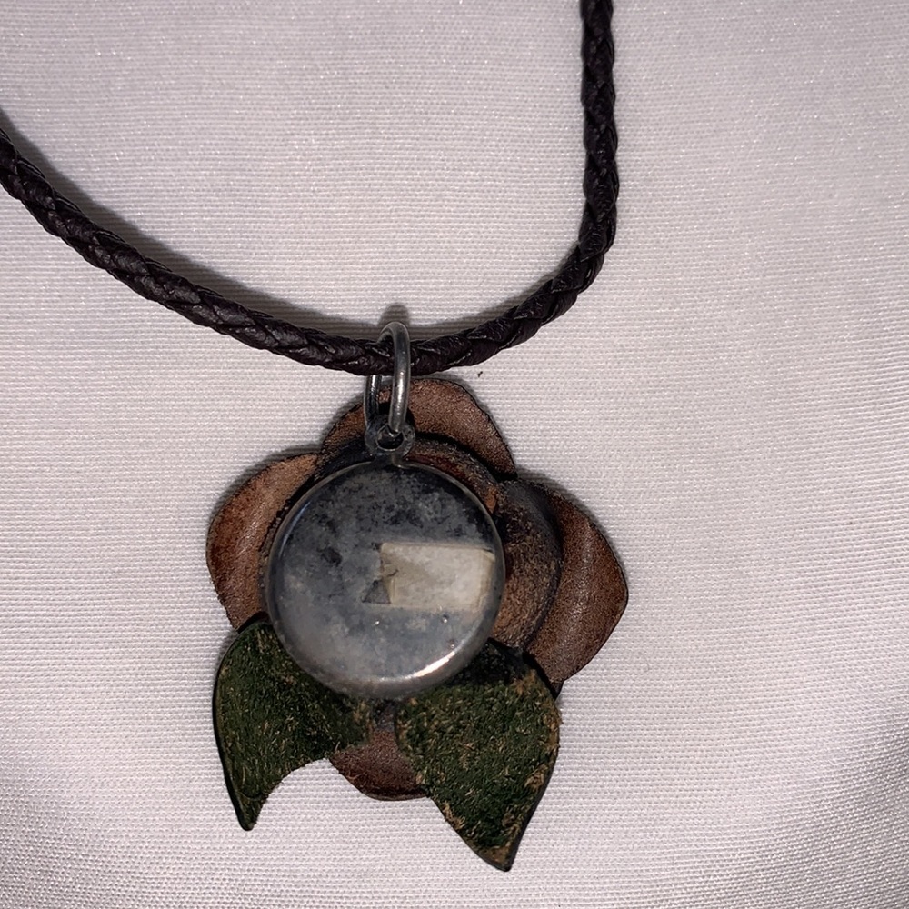 Black leather braided choker with leather heart - Picture 8 of 8